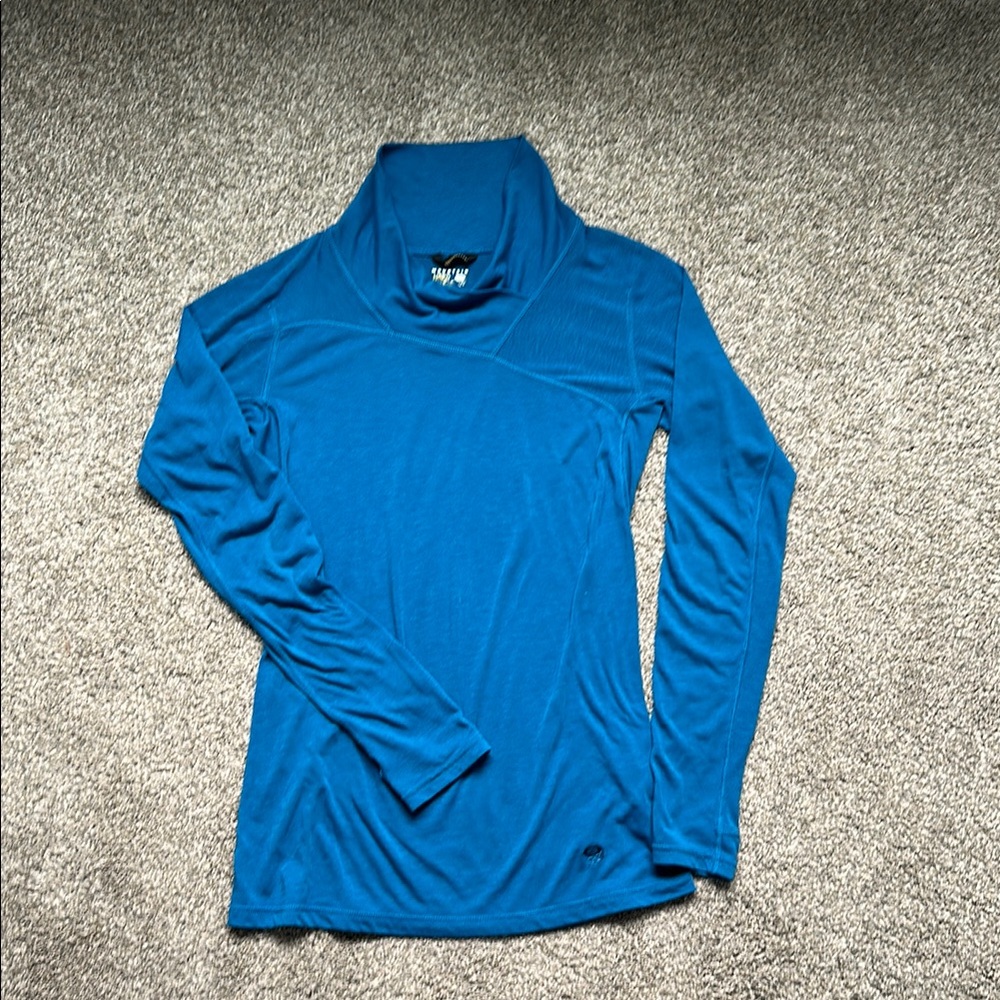 Women’s Blue Mountain Hard wear long sleeved top.